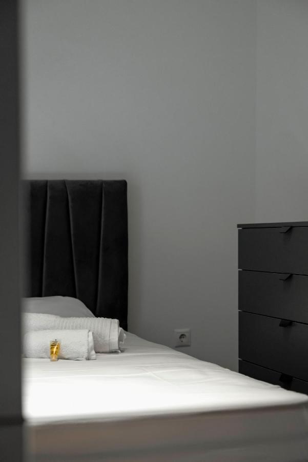 Lykabettus Gem With Yard And Parking Apartment เอเธนส์ ภายนอก รูปภาพ